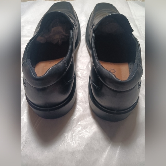 Ecco Black Leather Slip-On Loafers main image 10